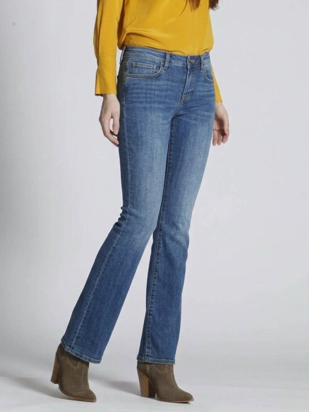 Driftwood Mid Rise Kelly Bootcut Jeans Size 26 x 32" Mid Wash